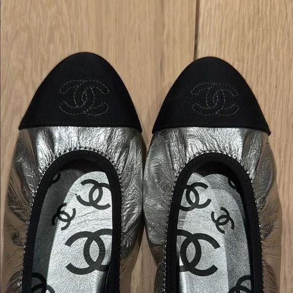 Authentic Rare Chanel Silver and Black Women's Ballet Flats - size 38 - Picture 8 of 11